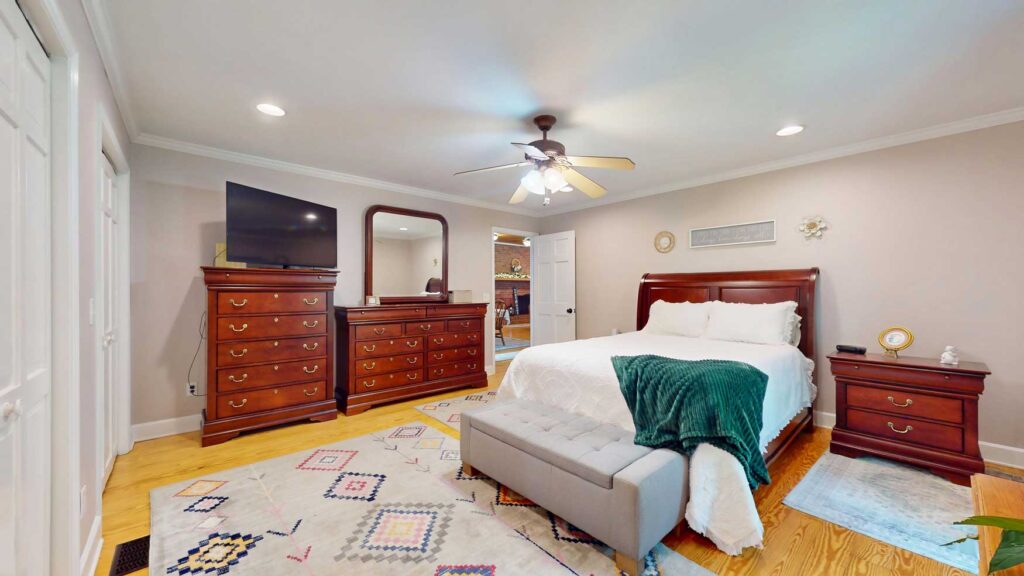 Primary bedroom at 103 Plantation Lane