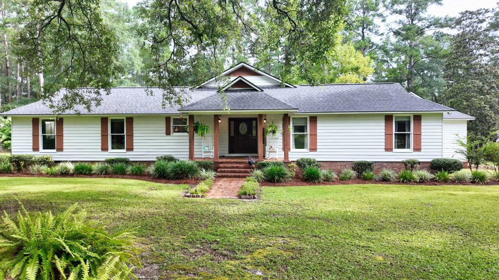 Front exterior of 103 Plantation Lane in Thomasville, Georgia