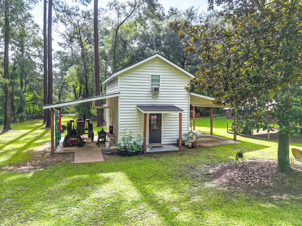 Detached outbuilding and private acreage at 103 Plantation Lane