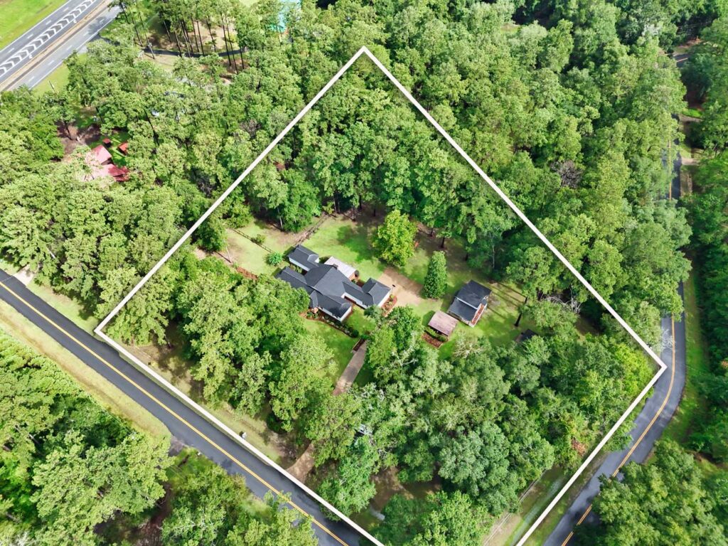 aerial photo with approximate property lines of 103 plantation lane