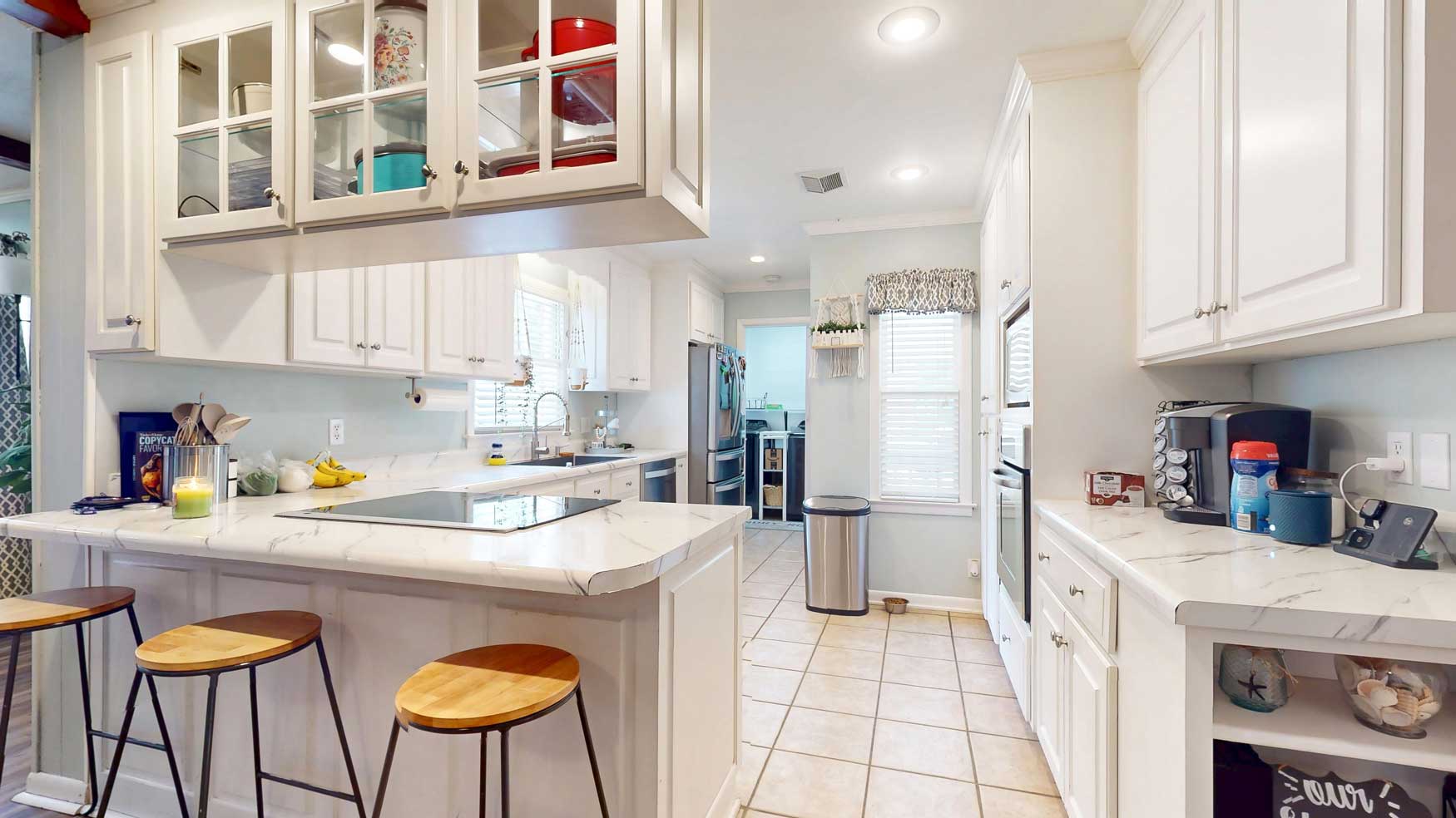 Kitchen and breakfast bar at 336 Buchannan Street SE