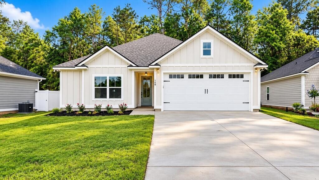 Front exterior of 108 Palm Island Drive in Thomasville, Georgia