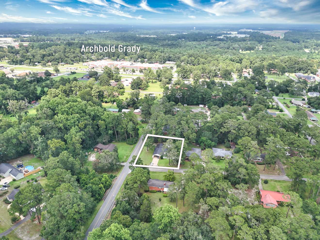 Aerial view of 336 Buchannan Street SE and its 0.42-acre lot